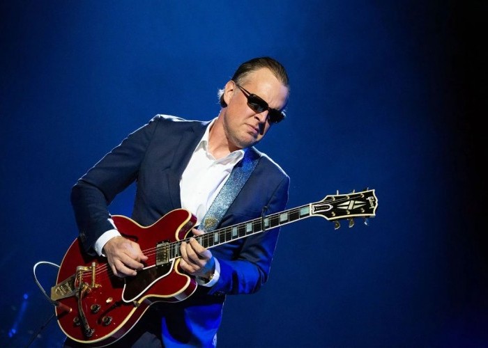 Joe Bonamassa by Adam Kennedy - Ateez Store